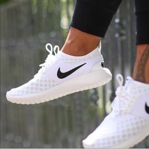White nike juvenates - size 7